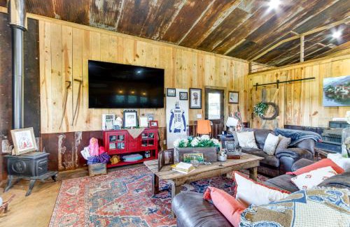 Enterprise House | BBQ Ready Farm-Style Kinston Hideaway with Pool