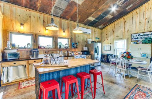 Enterprise House | BBQ Ready Farm-Style Kinston Hideaway with Pool