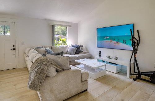 Lake St. George House | BBQ Ready Retreat with Pool Access in Palm Harbor