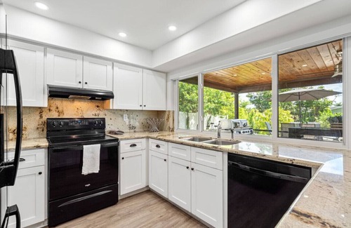 Margate House | BBQs & Breezes: Waterfront Pool House Escape