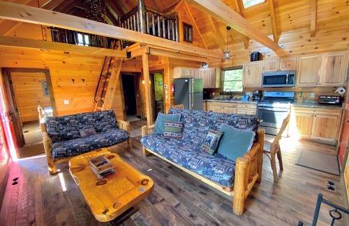 Bretton Woods Cabin | BC Log cabin 1 mile from skiing, beach, slope views! Hot tub, ice skating, and dog friendly!