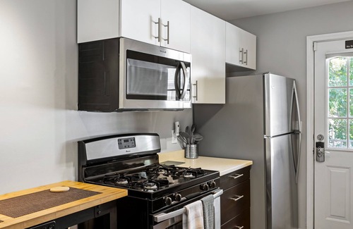 Brookwood Apartment | (BC2bC) Convenient Condo Perfect for Long Term Stay near Shepherd Center