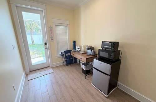 Jacksonville House | Be a Nomad - Beachside Studio – 1 Block to Sand!