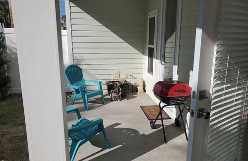 Jacksonville House | Be a Nomad - Beachside Studio – 1 Block to Sand!