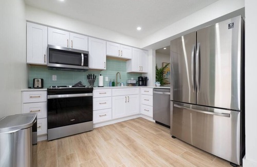 Jacksonville Beach House | Be A Nomad | Gorgeous 2br 1blk from the Ocean - B