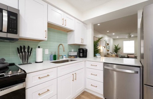 Jacksonville Beach House | Be A Nomad | Gorgeous 2br 1blk from the Ocean - B