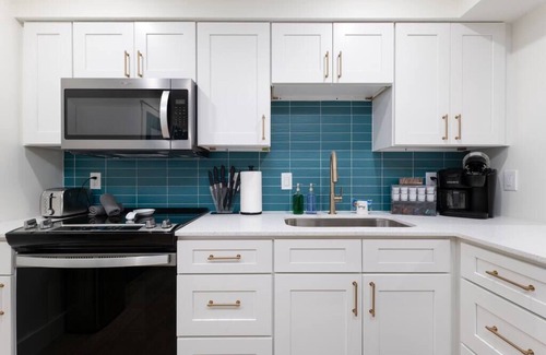 Jacksonville Beach House | Be A Nomad | Gorgeous 2br 1blk from the Ocean - C