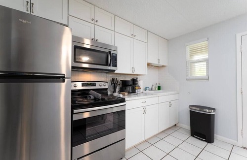 Jacksonville Beach Apartment | Be A Nomad | Lovely 1br apt | 1.5 blks to beach