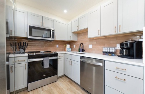 Jacksonville Beach House | Be A Nomad | New Listing l 2br 3 blks to beach - C