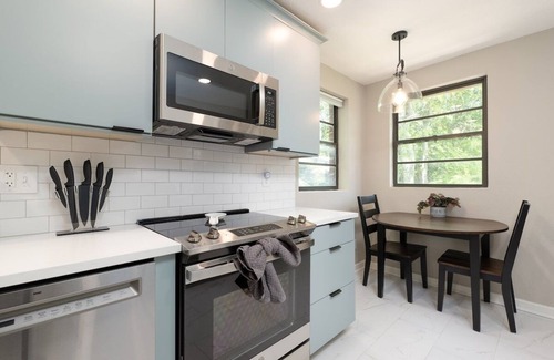 Riverside Apartment | Be A Nomad | Newly renovated 1br apartment