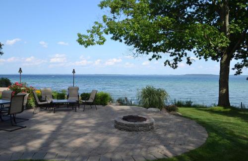 Traverse City House | Be Dazzled- Grand Traverse Bay-Traverse City
