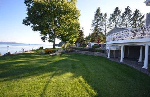 Traverse City House | Be Dazzled- Grand Traverse Bay-Traverse City