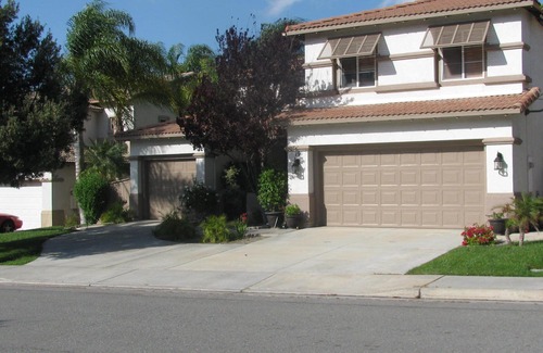 Lake Elsinore House | Be Home With A View. Close To All The Socal Attractions. Sleeps 8