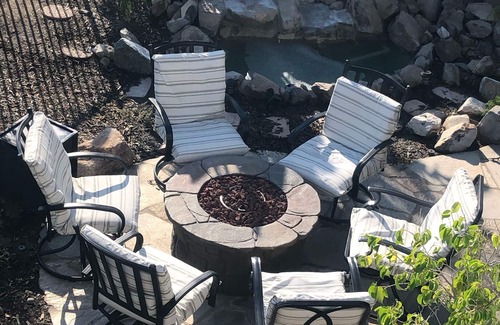 Lake Elsinore House | Be Home With A View. Close To All The Socal Attractions. Sleeps 8