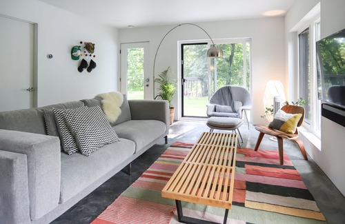 Poughkeepsie Cottage | Be in Nature at this Gorgeous Riverfront Cabin