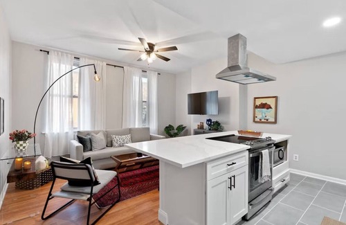 Soulard Apartment | Be in the heart of Mardi Gras - Across from Duke's