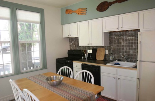 Glenwood Springs House | Be in the middle of it all in the cutest downtown Victorian THOROUGH SANITIZING
