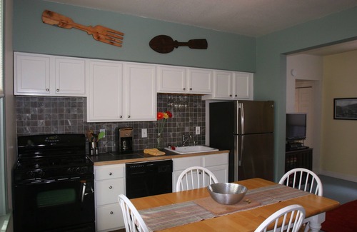 Glenwood Springs House | Be in the middle of it all in the cutest downtown Victorian THOROUGH SANITIZING