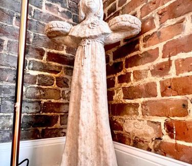Historic Downtown Savannah House | Be Our Gaston's "The Garden of Good"