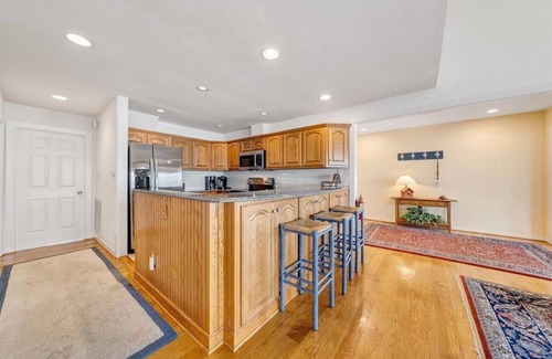 Smith Mountain Lake House | Be Our Guest - Big Lakefront Townhome!