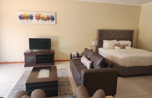 Kempton Park Apartment | Be our guest on 2nd