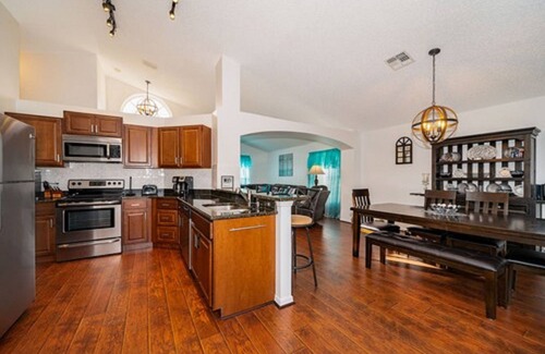 Crescent Lakes House | Be Our Guest