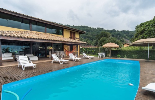 Praia da Fortaleza House | Beautiful luxurious beachfront house on Praia da Fortaleza in Ubatuba.
