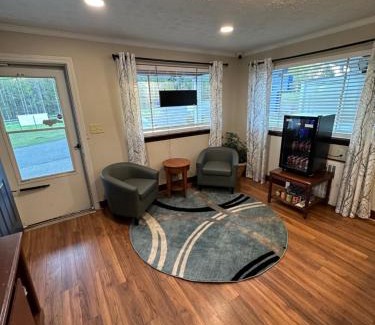 Mount Airy Hotel | Bea's Parkway Inn