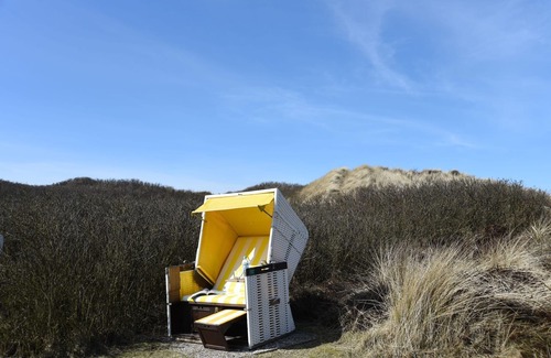 Wenningstedt-Braderup Apartment | Beachfront 3-room apartment with approx. 55 m² under thatch, for up to 4 people