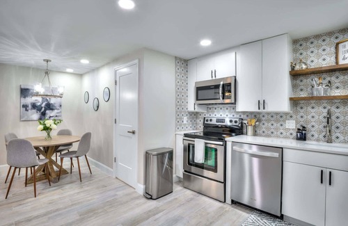 Fort Myers Beach Apartment | Beach 1 Block Poolside Sleeps 4