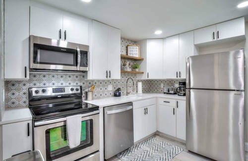 Fort Myers Beach Apartment | Beach 1 Block Poolside Sleeps 4