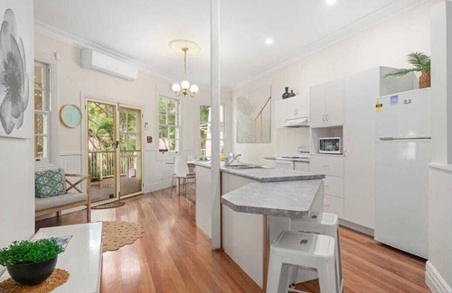 Korora Villa | Beach 2 mins, 15+ guests, Pet and Children, Pools