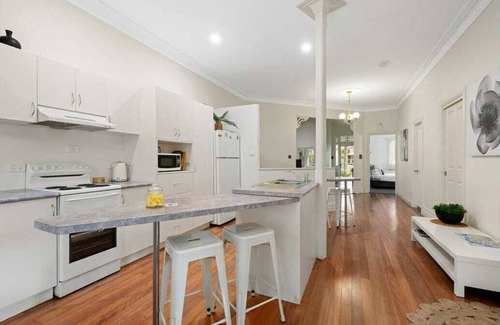 Korora Villa | Beach 2 mins, 15+ guests, Pet and Children, Pools