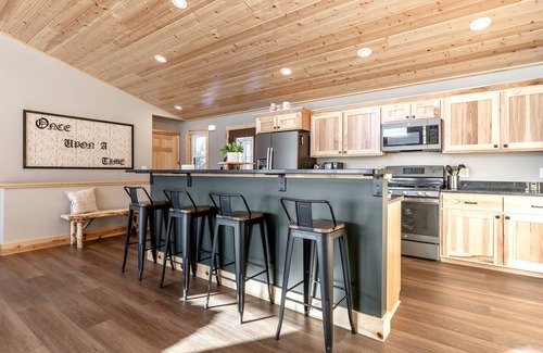 New Lisbon House | Beach,28 Miles to Dells, Fire Pit & Game Room