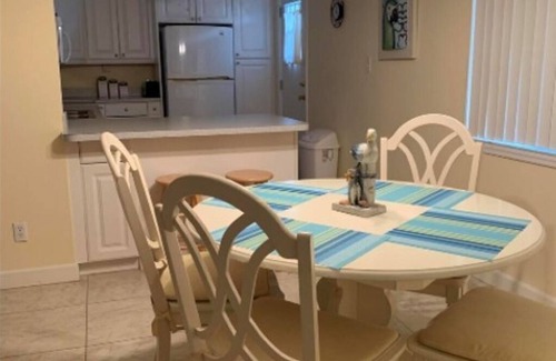 Fort Pierce Condo | Beach,4Pools,Tennis,PickleBall,FitnessCtr,Bocce,Restaurant&Tiki,Golf,RecDept.