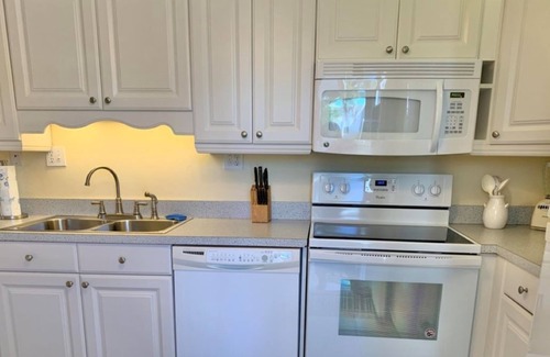 Fort Pierce Condo | Beach,4Pools,Tennis,PickleBall,FitnessCtr,Bocce,Restaurant&Tiki,Golf,RecDept.