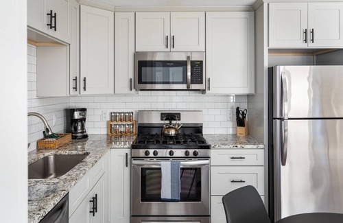 Traverse City Condo | ★ Beach→ 5 min walk ★ Downtown→1 mile ★ Old Mission Wine Trail→6 min drive ★