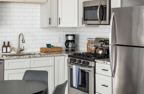 Traverse City Condo | ★ Beach→ 5 min walk ★ Downtown→1 mile ★ Old Mission Wine Trail→6 min drive ★