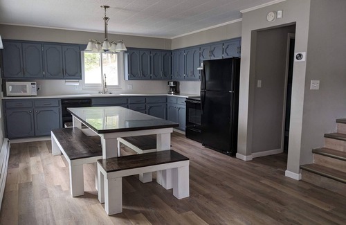 Pine River House | BEACH! 8 Bedroom Lakehouse! Sleeps 24+ Perfect For Families & Groups!
