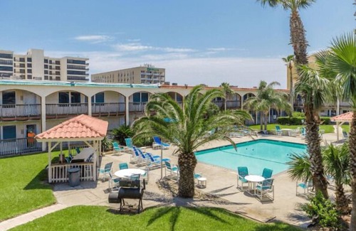Corpus Christi Condo | Beach Access Across the Street, Shared Heated Pool
