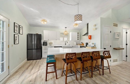 Saunderstown House | Beach Access! Arcade and central air!