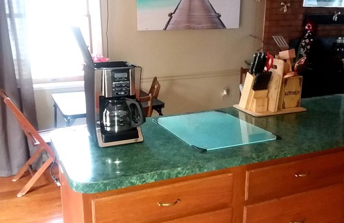 Calvert Beach-Long Beach House | Beach Access Cozy Cedar Cottage & Autumn Getaway