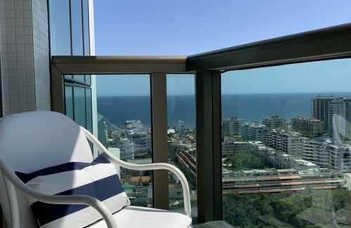 Barra da Tijuca Apartment | Beach Access | Sea View | Pool | Kitchen | Parking | WiFi | Comfort