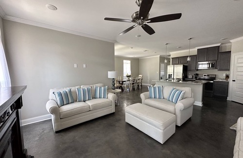 Gulfport House | Beach Access, sleeps 8, Pets-YES! Blue Oak Cottage - beach supplies included!