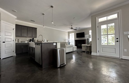Gulfport House | Beach Access, sleeps 8, Pets-YES! Blue Oak Cottage - beach supplies included!