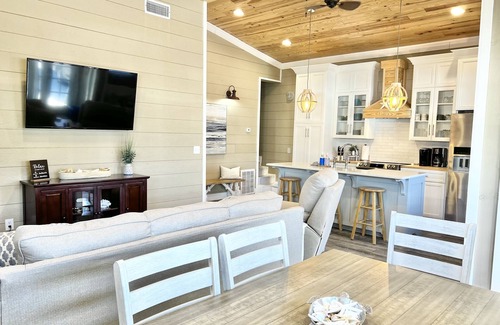 Lower Grand Lagoon House | Beach Access + Golf Cart + Beach Chair/Umbrella Service + Unique Kids Loft