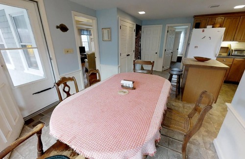 East Dennis House | Beach Access & Views of Cape Cod Bay - Sesuit Neck - Sleeps 10