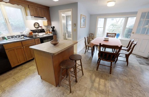 East Dennis House | Beach Access & Views of Cape Cod Bay - Sesuit Neck - Sleeps 10