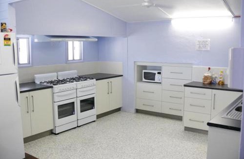 Emu Park Hostel | Beach accommodation with Shared facilities