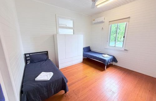 Emu Park Hostel | Beach accommodation with Shared facilities